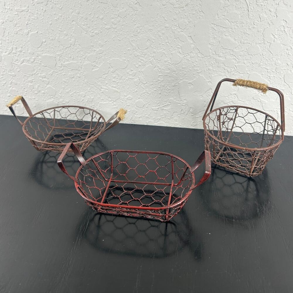 Unbranded- Set of 3 mini baskets- chicken wire- brown , red with twine handle